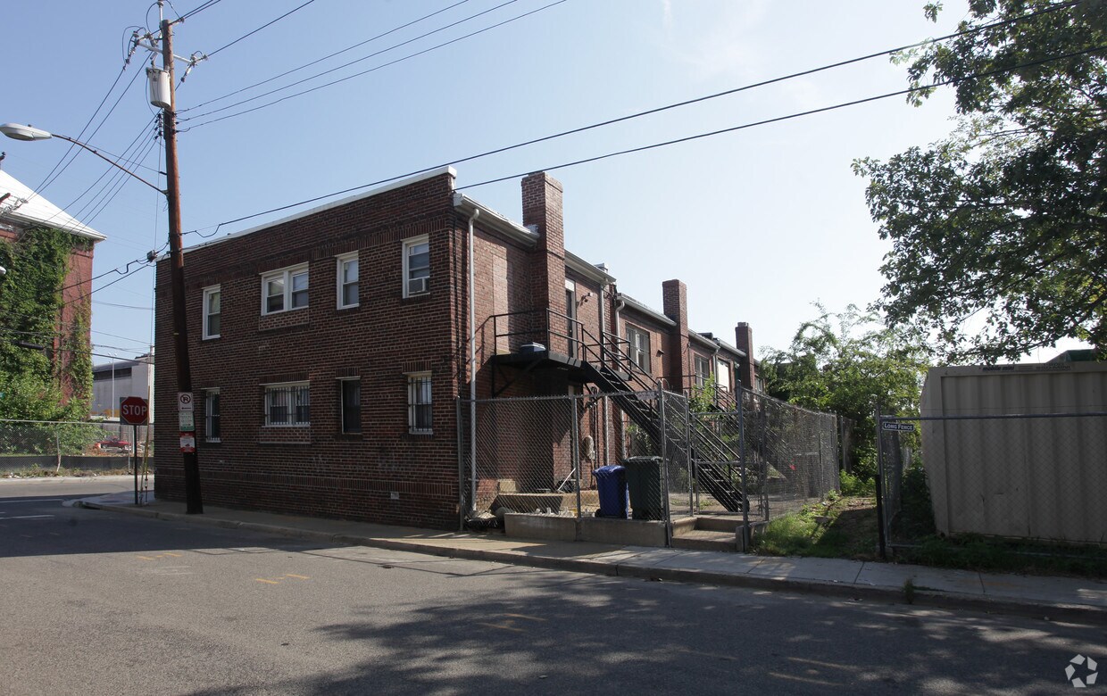 Building Photo - 1913 Gallaudet St NE