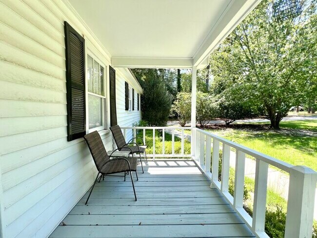 Building Photo - 1266 Pinecrest Dr