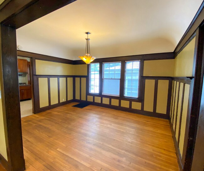 Dining Area - 13 National Ave NW