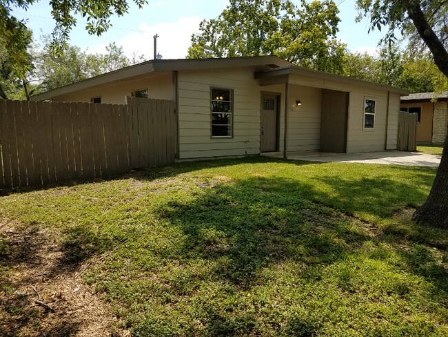 Building Photo - 5227 Vlg Gln Dr