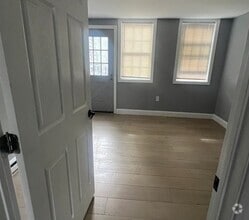 Building Photo - 5 Willet St