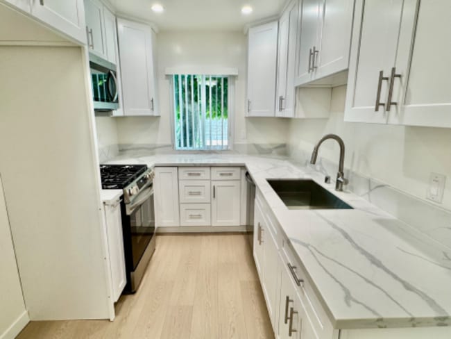 Building Photo - 12015 Kling St