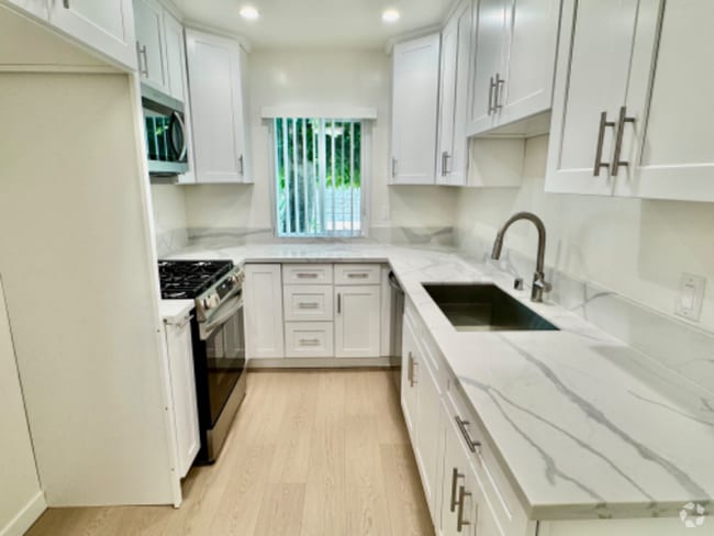 Building Photo - 12015 Kling St