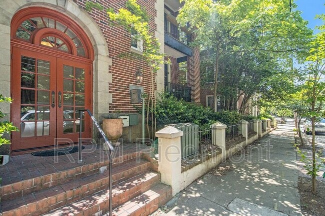 Building Photo - 741 Frederica St NE