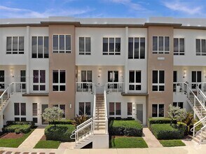 Building Photo - 10255 NW 63rd Terrace