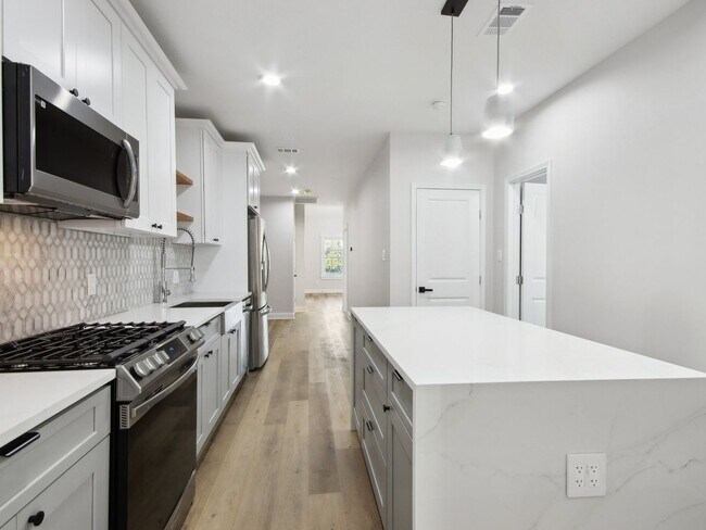 Foto del edificio - Modern 2-Bed, 2-Bath Condo in Houston