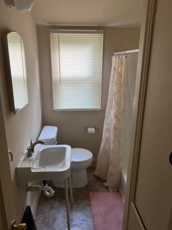 Foto del edificio - 2348 E 37th St