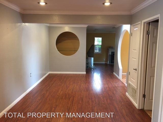 Building Photo - 1051 Lancer Dr
