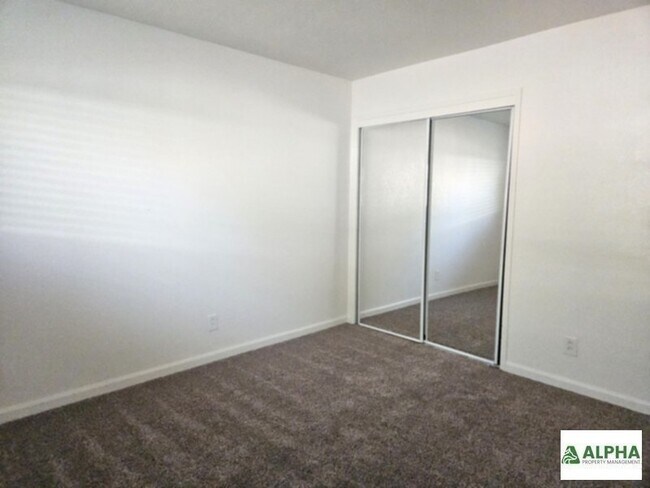 Building Photo - Fresh Remodel