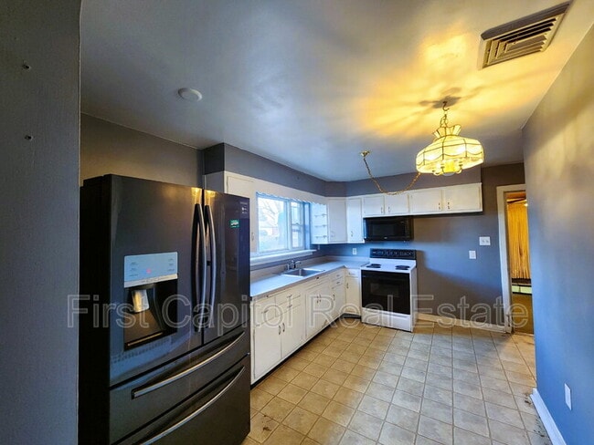 Foto del edificio - 408 Clinton Rd