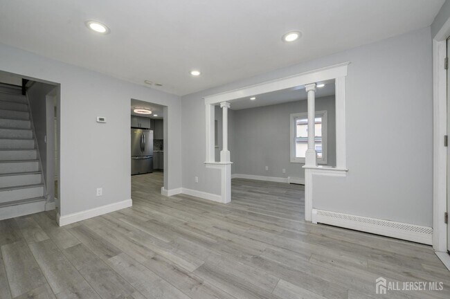 Building Photo - 408 David St