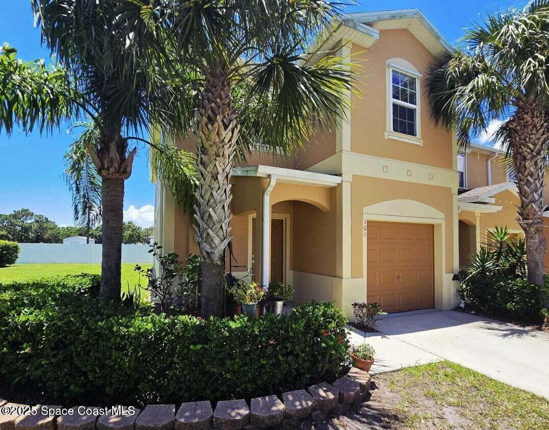 Foto principal - 2735 Revolution St