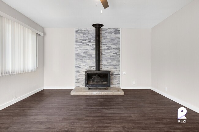 Building Photo - 1430 Redbud Trail
