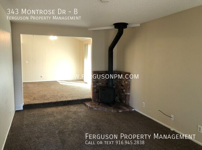 Building Photo - Dog Friendly Folsom Duplex with an Attache...