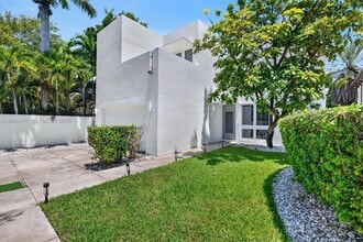 Building Photo - 745 SW 22nd Rd