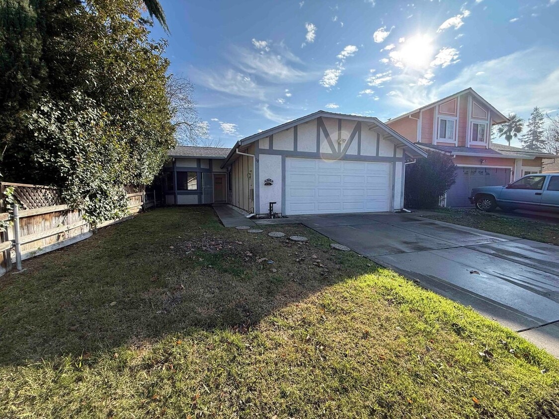 Great Natomas 3 Bedroom on Large Court - Great Natomas 3 Bedroom on Large Court