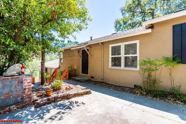 Building Photo - 40 Park Ave