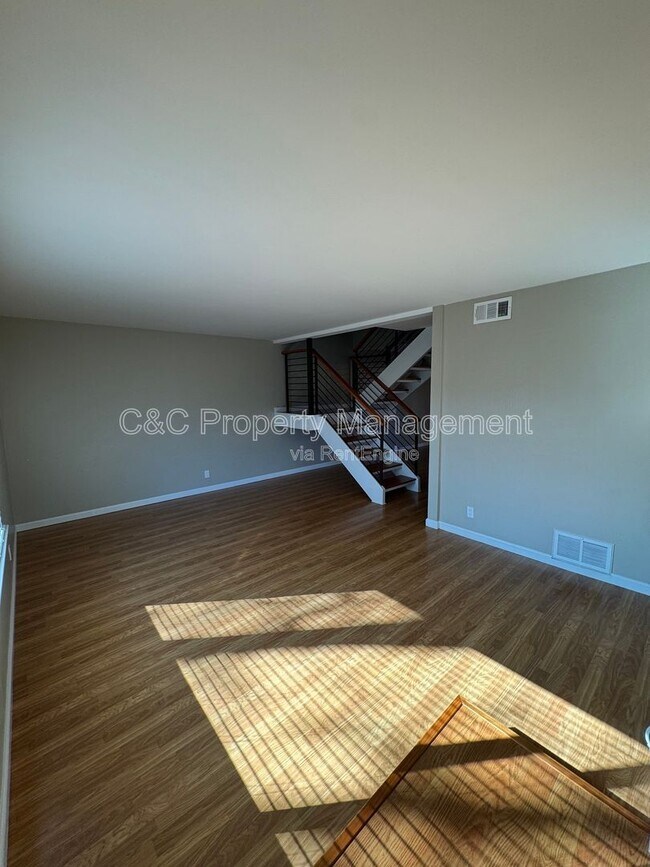 Foto del edificio - 912 Sunnybrae Ln