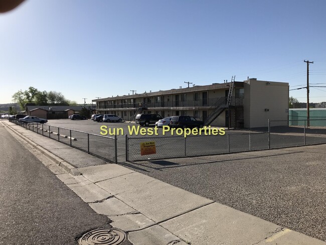 Foto del edificio - 2705 E 22nd St