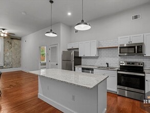 Building Photo - 212 7th St