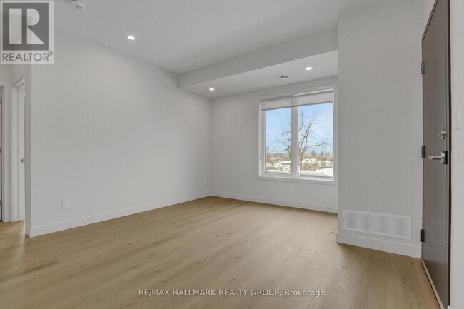 Building Photo - 137 Marquette Ave