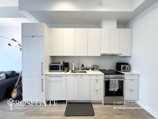 Photo du bâtiment - Modern 1-Bedroom Condo with Balcony & Underground Parking in Mississauga
