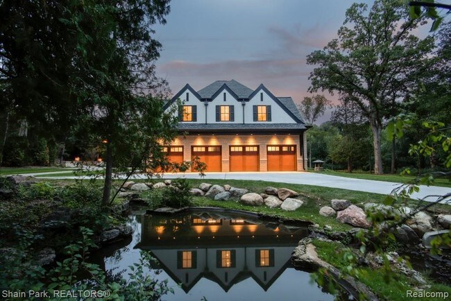 Foto del edificio - 800 Cranbrook Rd
