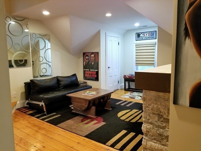 Building Photo - 179 Brown St