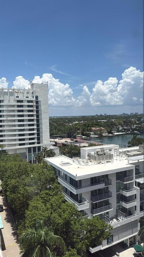 Foto principal - 6039 Collins Ave