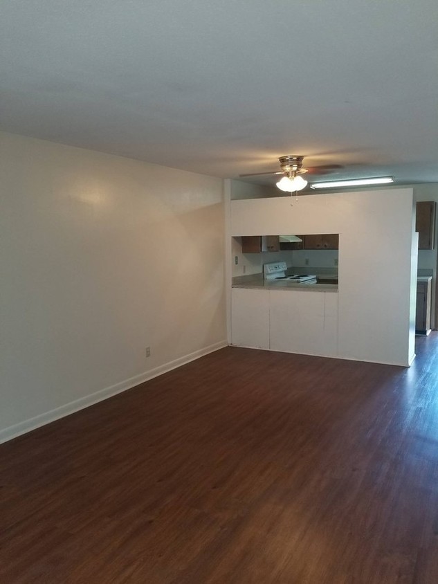 Primary Photo - Updated Apartment - Move-In Special!