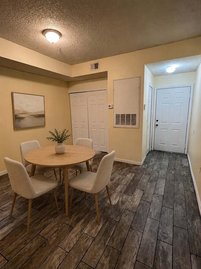 Building Photo - 13025 Mulberry Park Dr