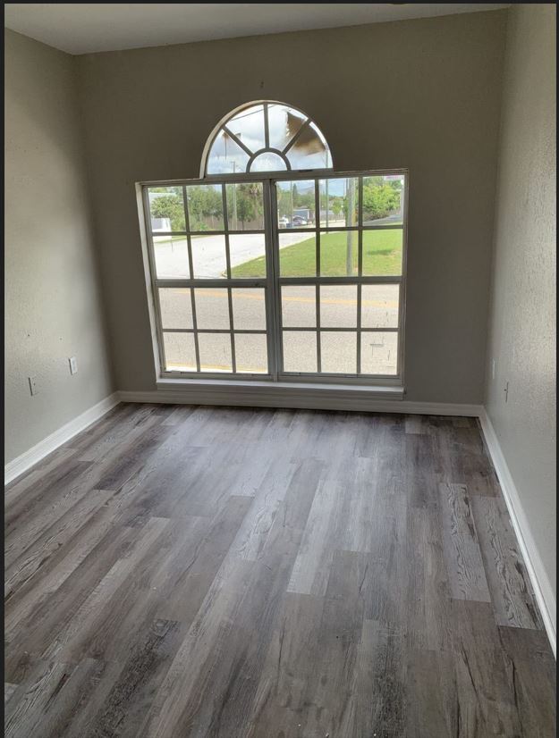 Foto principal - 909 E Main St