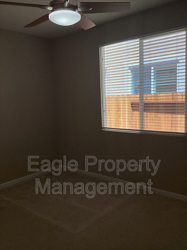Foto del edificio - 5318 White Lotus Way