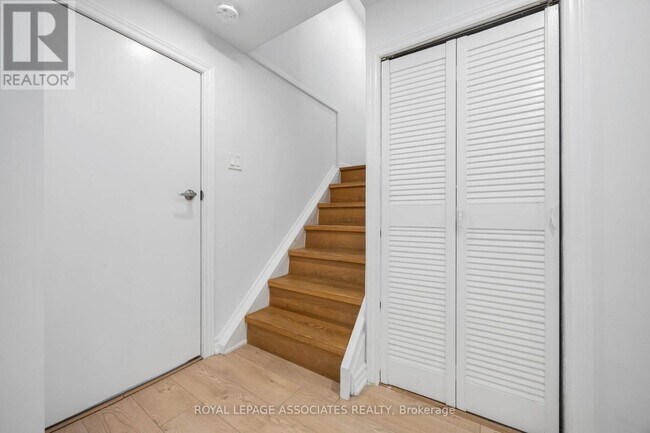 Photo du bâtiment - 90 Bellamy Rd S