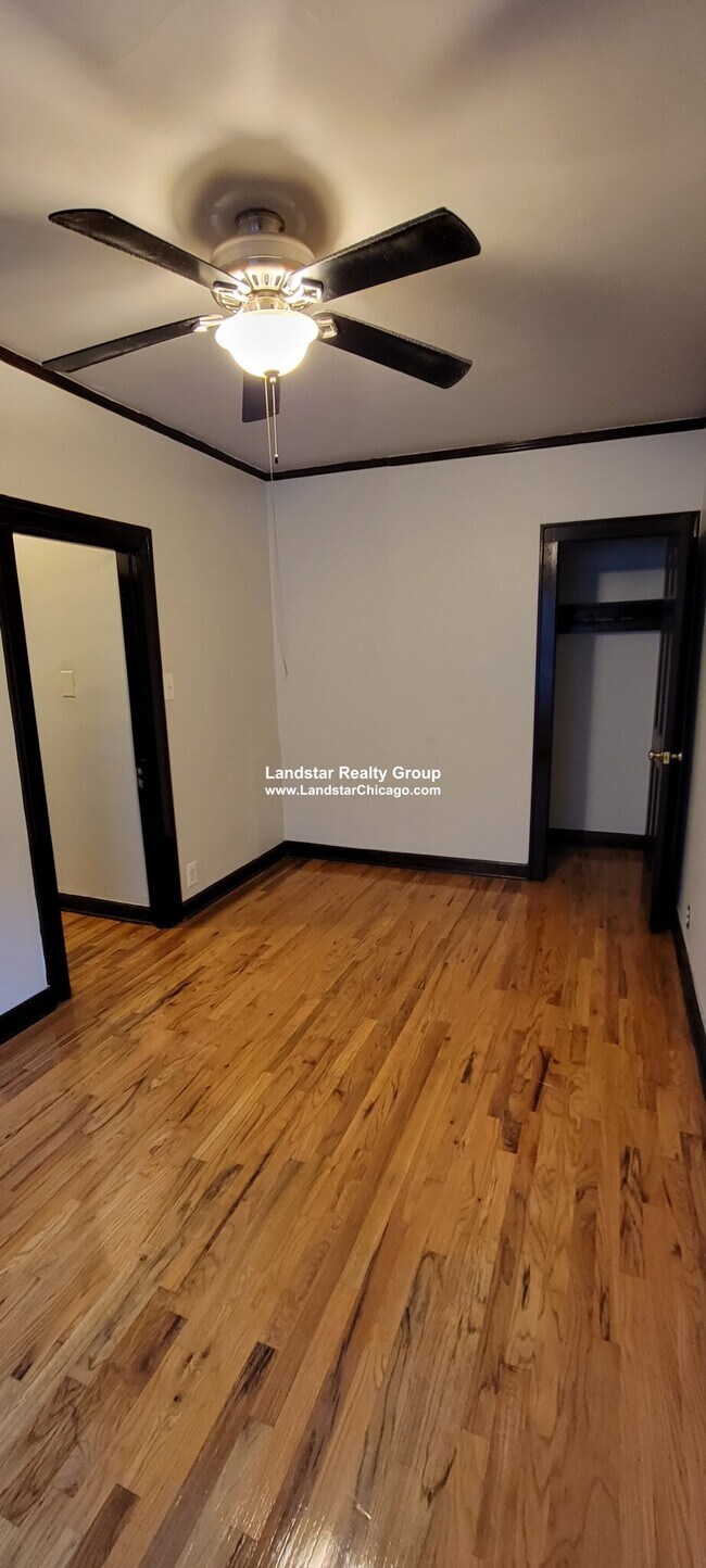 Foto del edificio - 846 W Montrose Ave