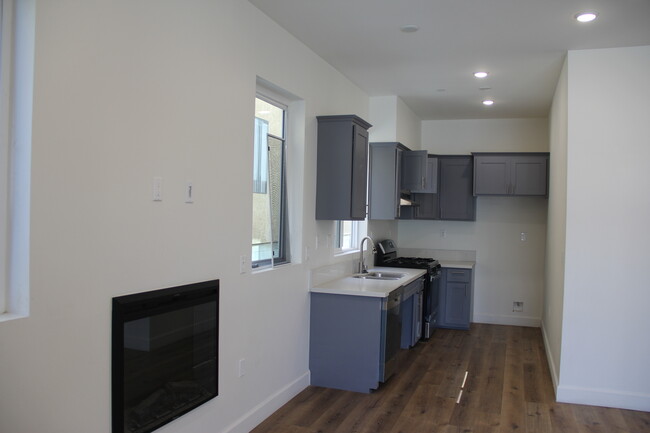 Building Photo - 14550 Burbank Blvd