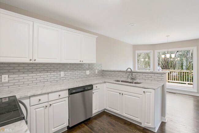Building Photo - 50 Hunters View