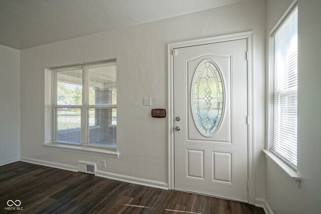 Foto del edificio - 1550 N Butler Ave