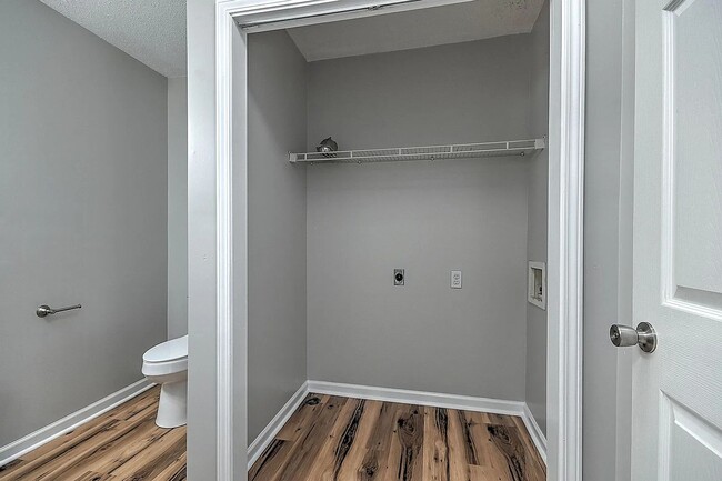 Building Photo - Charming Renovated 2 bedroom/ 3 bath Townhome Near Bristol Country Club – Prime Location!
