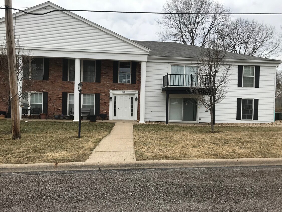 Foto principal - 5210 North Montclair Avenue
