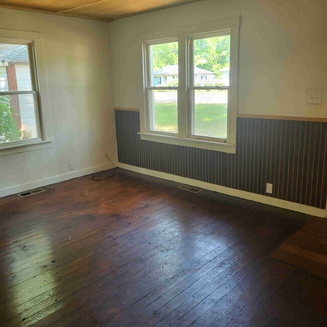 Building Photo - 2176 Laurel Ave