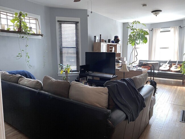 Foto del edificio - 3926 W Byron St