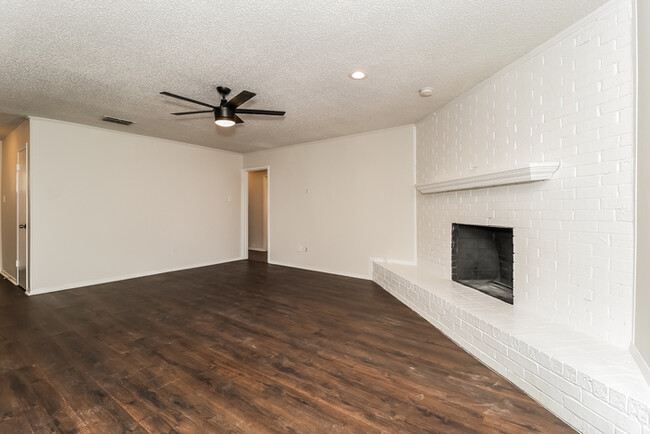 Foto del edificio - 3-Bedroom Home in Arlington, TX