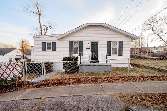 Primary Photo - 5312 Langley Ave