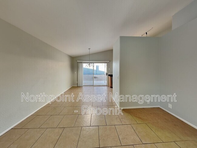 Foto del edificio - 16132 W Lincoln St