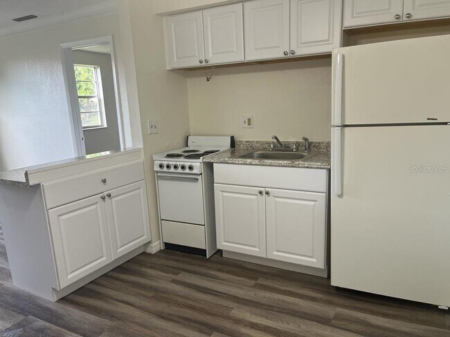Building Photo - 9013 Westchester Cir
