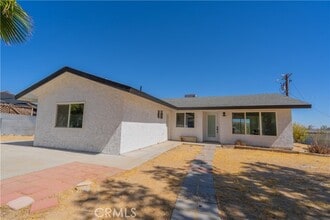 Building Photo - 61638 La Jolla Dr