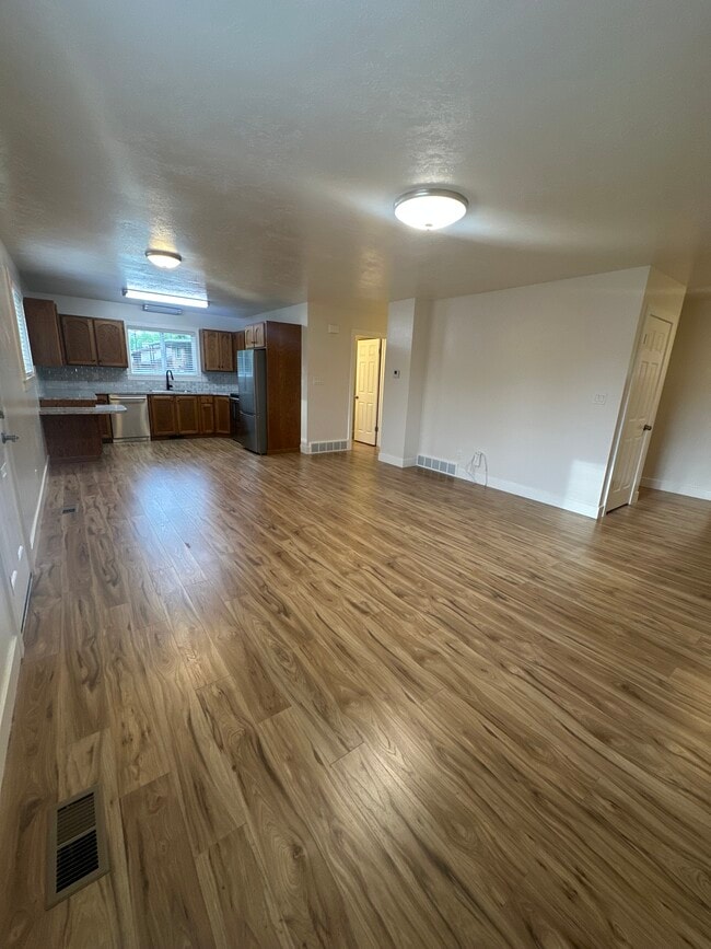 Building Photo - 958 S 1060 E