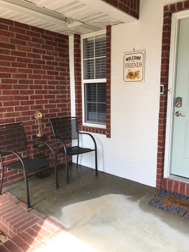 Building Photo - 725 W Juan Tabo Ln