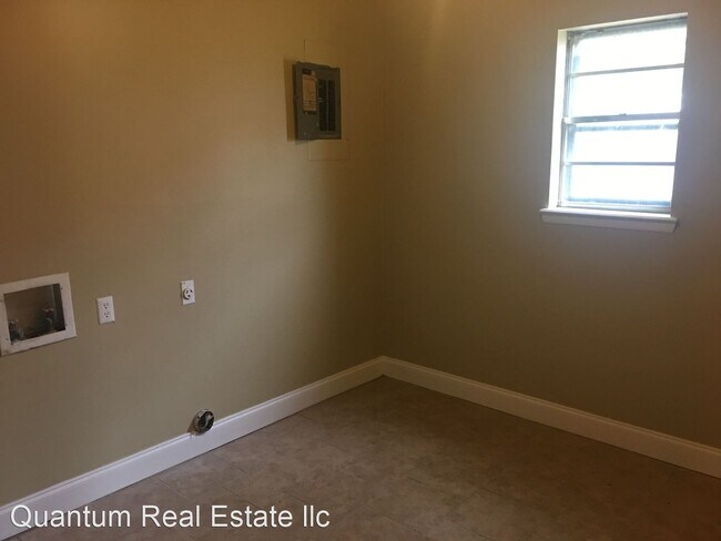 Building Photo - 3 br, 1.5 bath House - 1011 N STREET